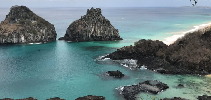 ブラジルの大西洋上の島々：フェルナンド・デ・ノローニャ諸島とロカス環礁の保護区群