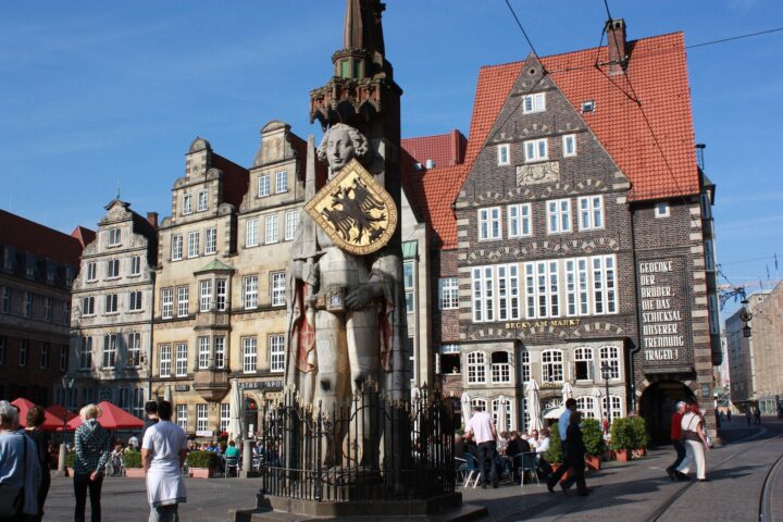 【世界遺産】ブレーメンのマルクト広場の市庁舎とローラント像