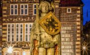 ブレーメンのマルクト広場の市庁舎とローラント像 (3)
