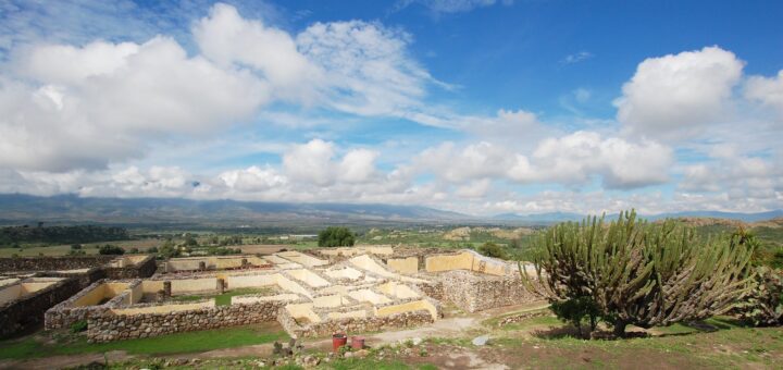 オアハカ中央盆地にあるヤグルとミトラの先史時代の洞窟群