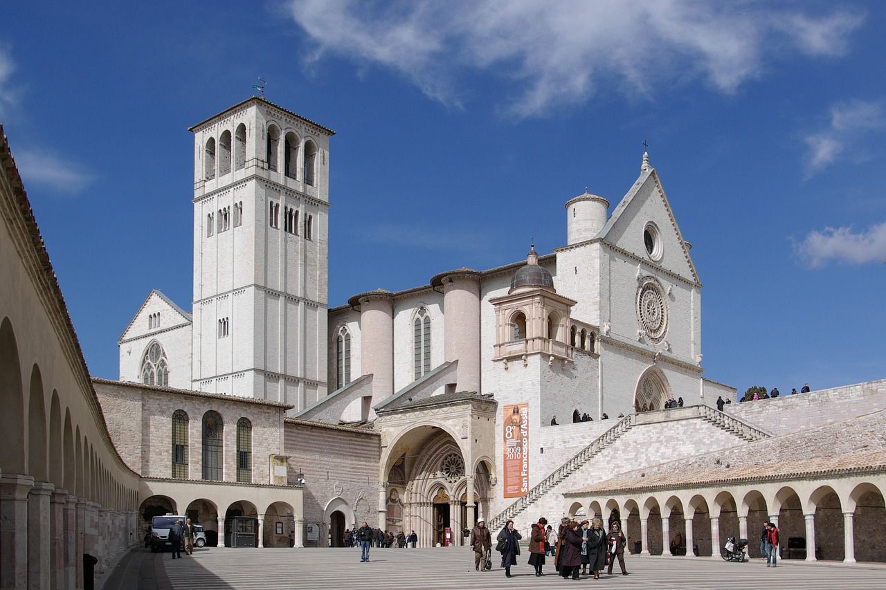 アッシジ、フランチェスコ聖堂と関連修道施設群 | イタリア | 世界遺産