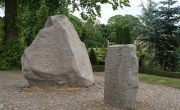 世界遺産・イェリング墳墓群、ルーン文字石碑群と教会