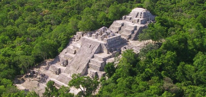 カンペチェ州カラクムルの古代マヤ都市と熱帯雨林保護区