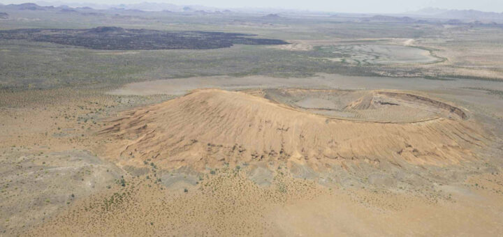 ピナカテ火山とアルタル大砂漠生物圏保存地域