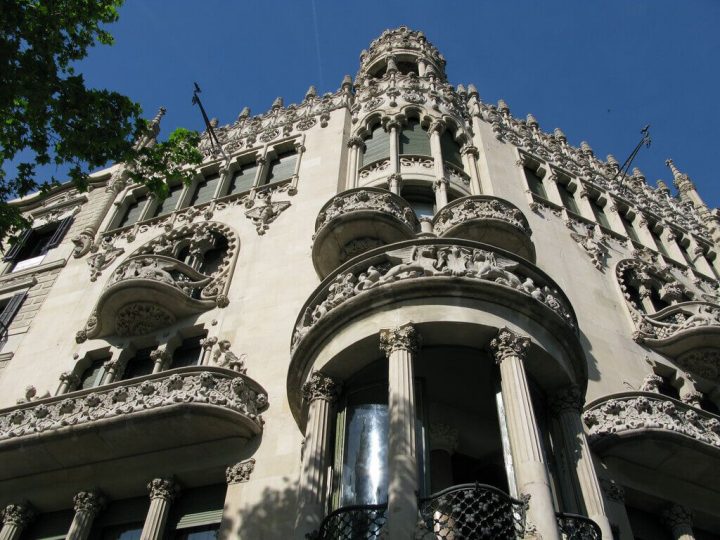 7つの世界遺産を生んだガウディのライバルたちのモデルニスモ建築物5選 世界遺産オンラインガイド