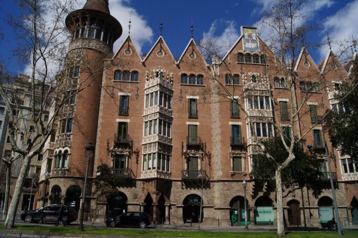 7つの世界遺産を生んだガウディのライバルたちのモデルニスモ建築物5選 世界遺産オンラインガイド