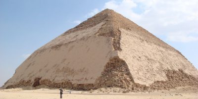 スネフェル王の屈折ピラミッド メンフィスとその墓地遺跡 世界遺産オンラインガイド
