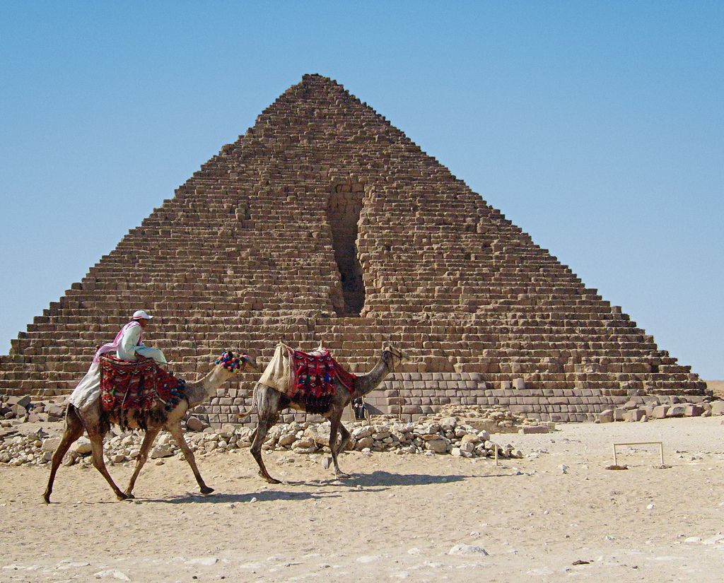 メンカウラー王のピラミッド メンフィスとその墓地遺跡 世界遺産オンラインガイド