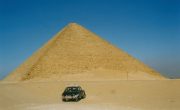 スネフェル王の赤いピラミッド｜メンフィスとその墓地遺跡