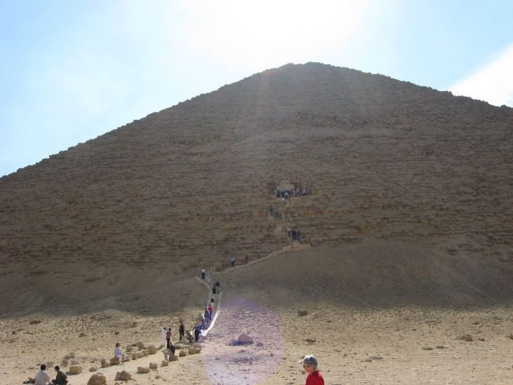 【世界遺産】スネフェル王の赤いピラミッド | メンフィスとその墓地遺跡