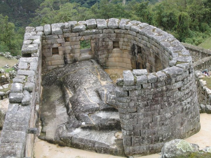大塔（太陽の神殿） | マチュ・ピチュの歴史保護区 | 世界遺産 