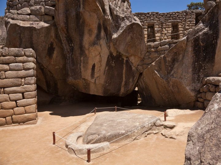 【世界遺産】コンドルの神殿 | マチュ・ピチュの歴史保護区