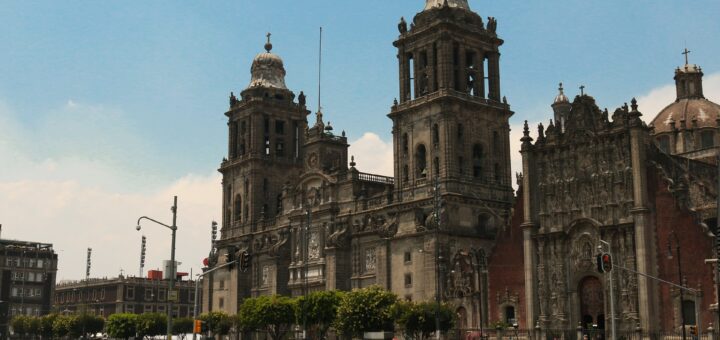 メキシコシティ歴史地区とソチミルコ