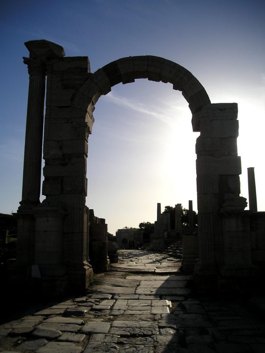 【世界遺産】トラヤヌス帝の凱旋門 | レプティス・マグナの考古遺跡