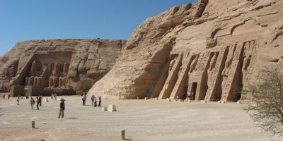 アブ シンベル小神殿 アブ シンベルからフィラエまでのヌビア遺跡群 世界遺産オンラインガイド