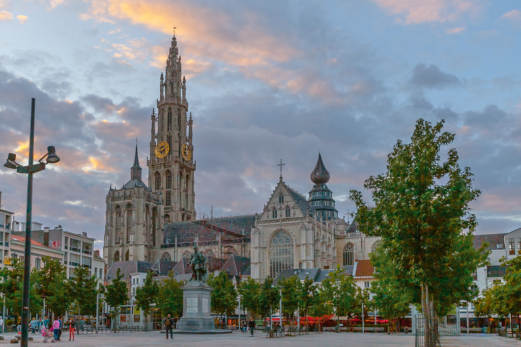 ノートルダム大聖堂 アントワープ ベルギーとフランスの鐘楼群 世界遺産オンラインガイド